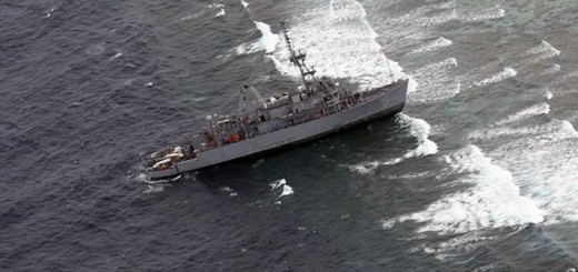 USS Guardian on Tubbataha Reef